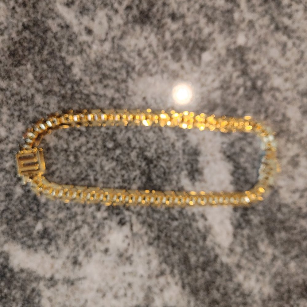 NWOT Women's chain necklace. Gold tone, with closure on back. - Picture 11 of 13